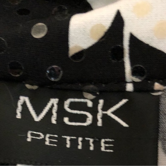 Fabulous jacket with shiny fabric. The spandex makes it very comfortable. - Picture 5 of 7